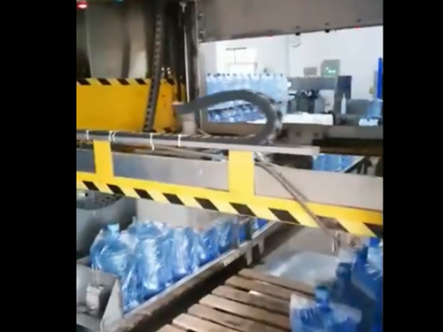 纯净水自动传输车间
